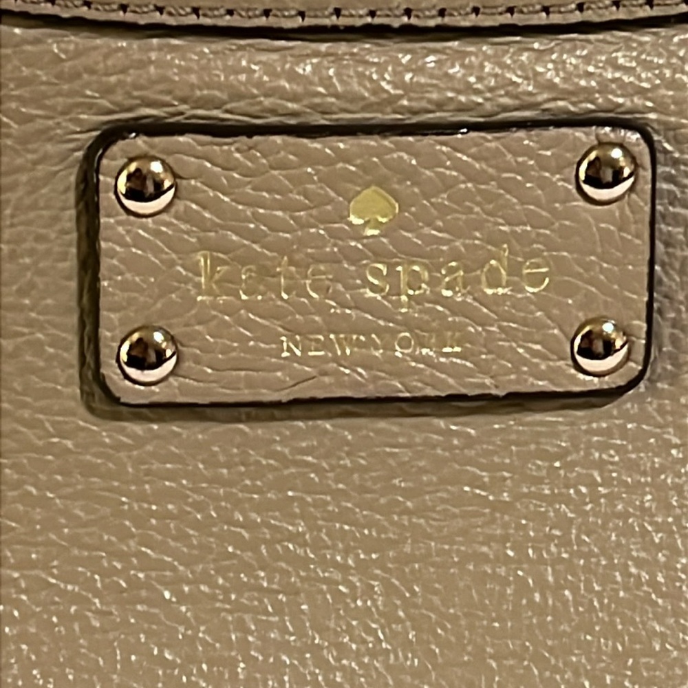 Kate Spade taupe pebble purse-EUC - Picture 3 of 13